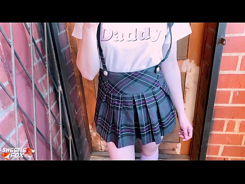 ❤️ Schoolgirl sûget har lul djip en neukt ynstee fan klassen. ❤️ Seksfideo by wy ❌