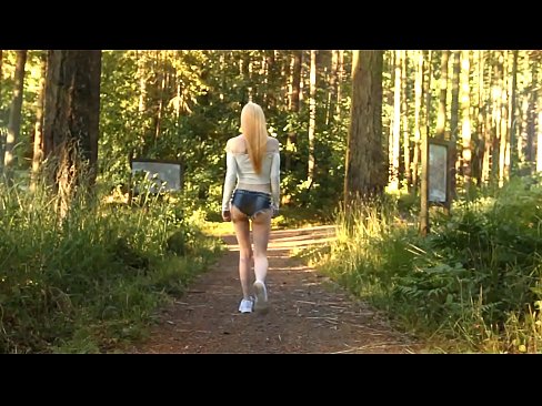 ❤️ Moaie frou beweecht stadich, net neaken video ❤️ Seksfideo by wy ❌