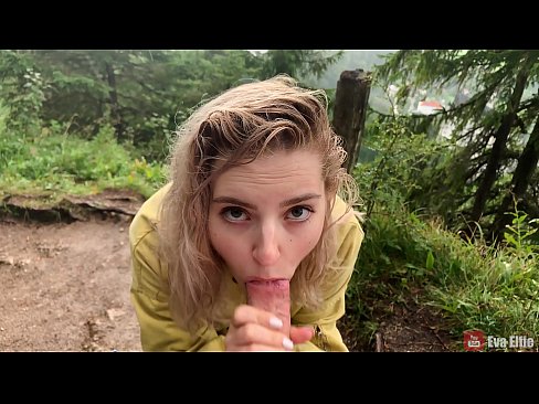 ❤️ Meisje slikket cum nei in iepenbiere blowjob - Eva Elfi ❤️ Seksfideo by wy ❌